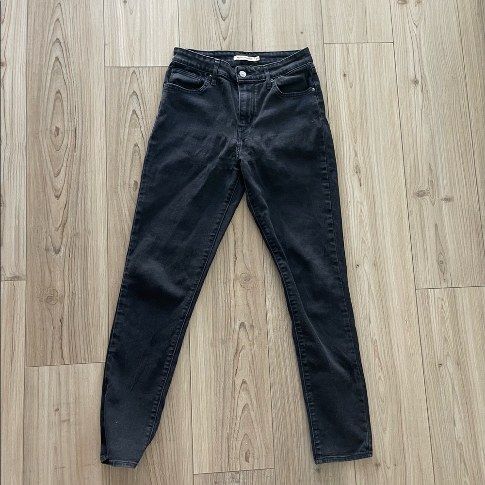 Levi’s skinny high rise size 29
